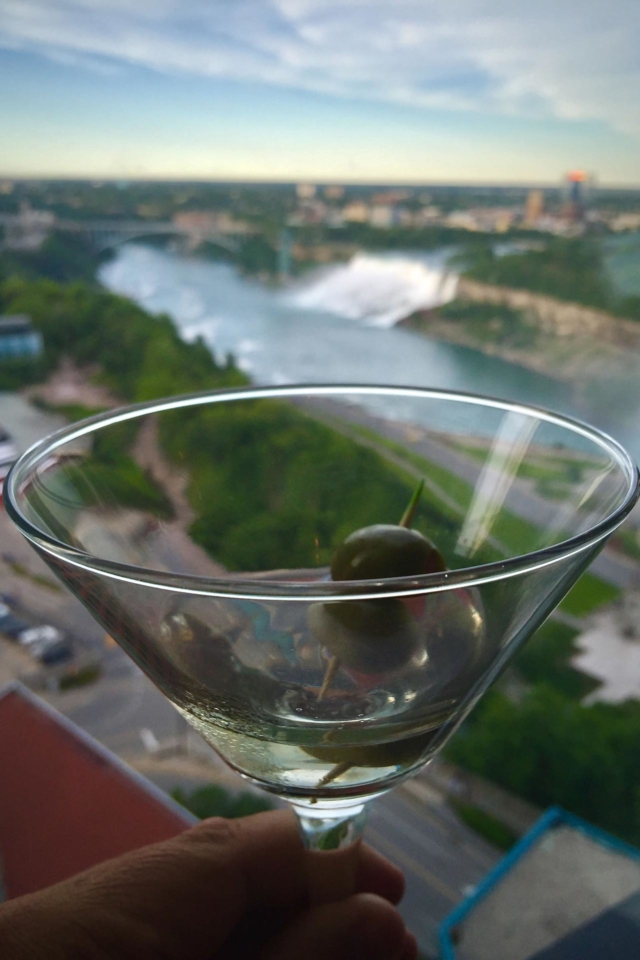 where to stay in niagara falls with dining options