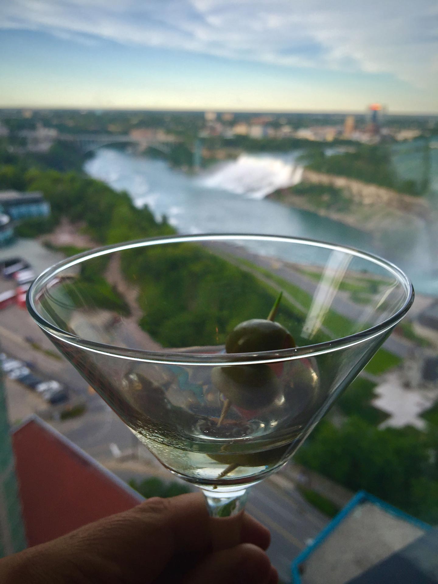 where to stay in niagara falls with dining options