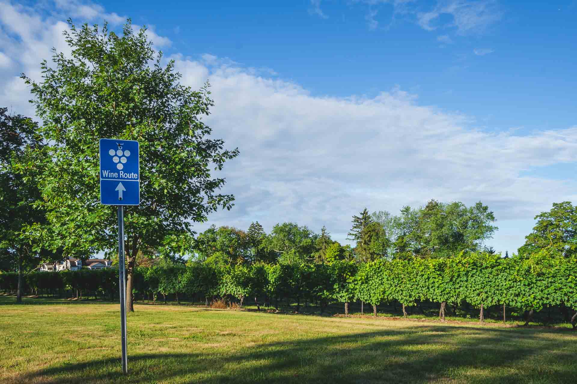 things to do in niagara on the lake niagara wine route sign