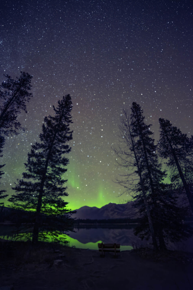 where to see the northern lights in Canada canadian rockies