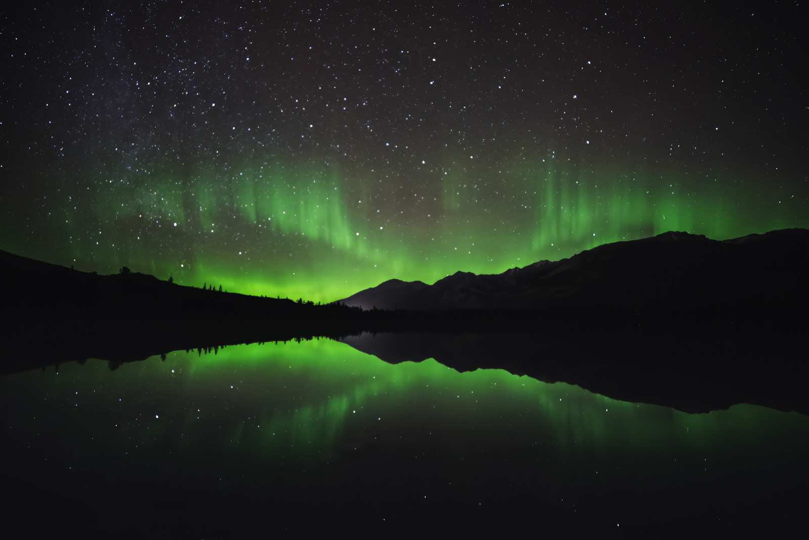where to see the northern lights in Canada jasper