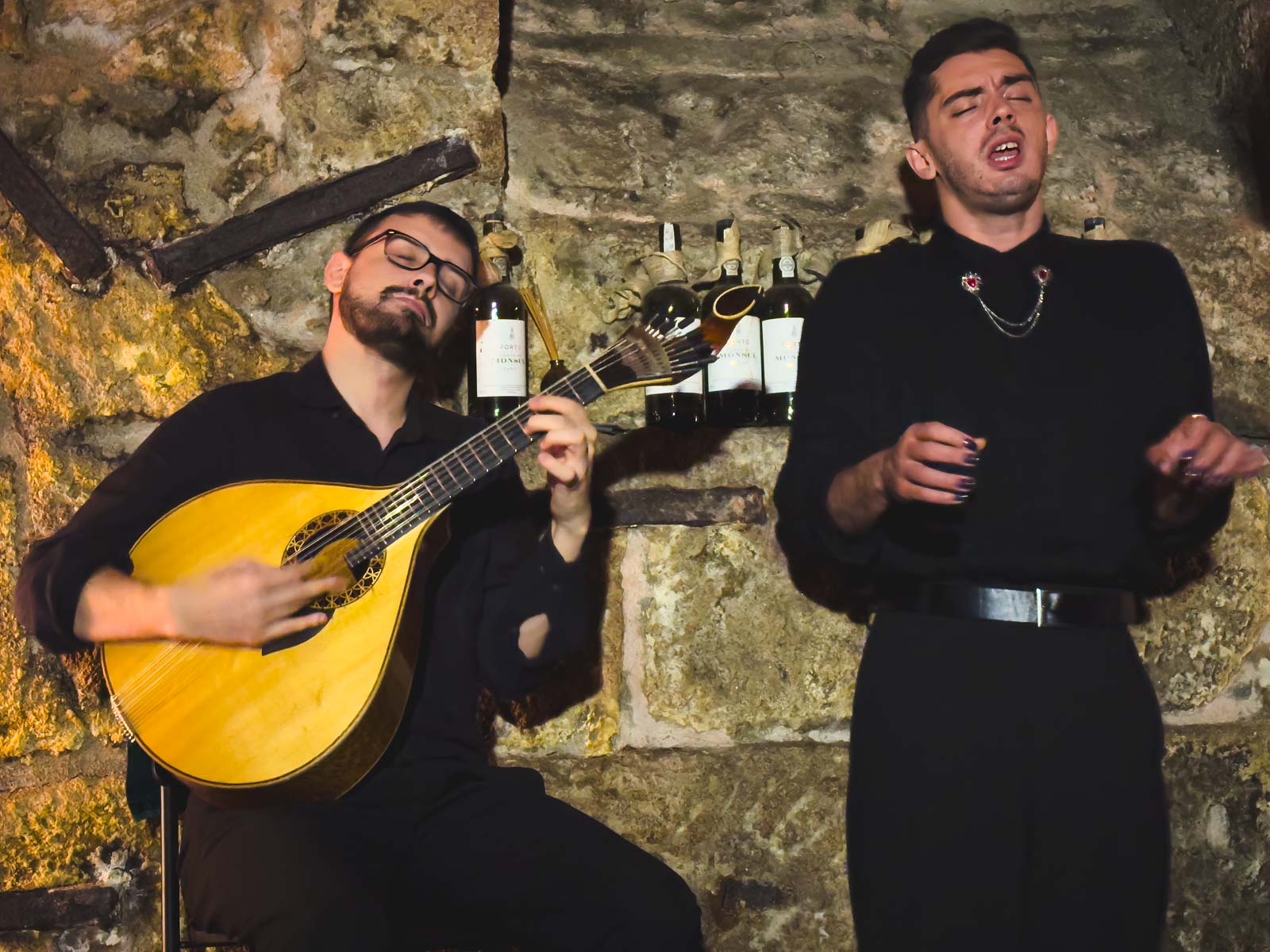 Fado show in Porto in a wine cellar