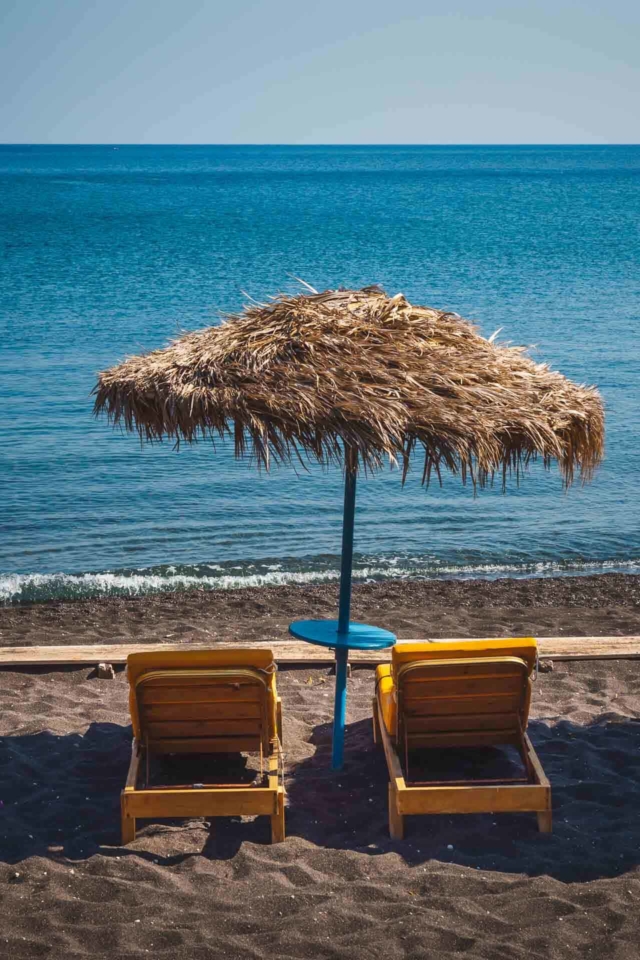 perissa beach santorini