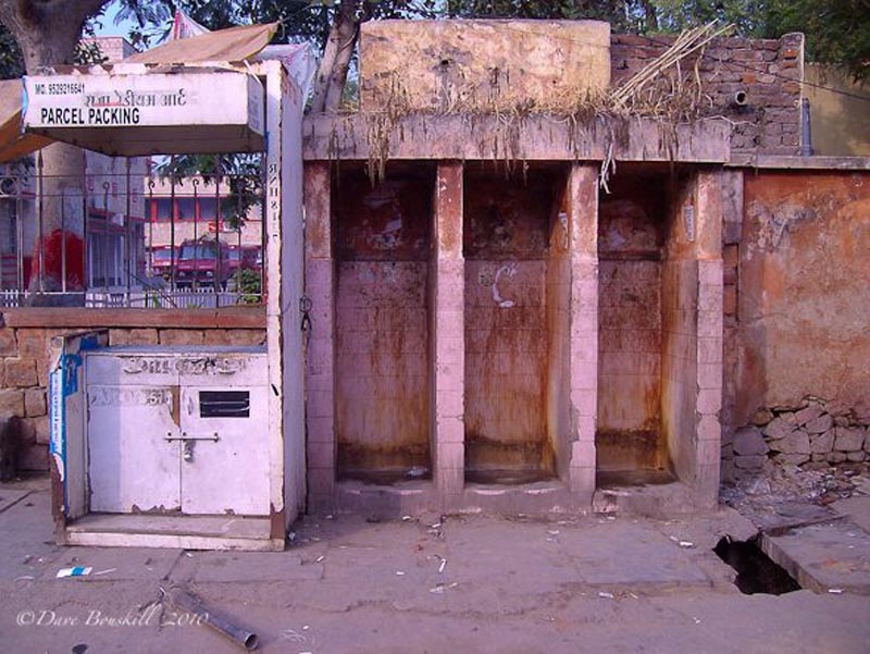 filthy india public urinals