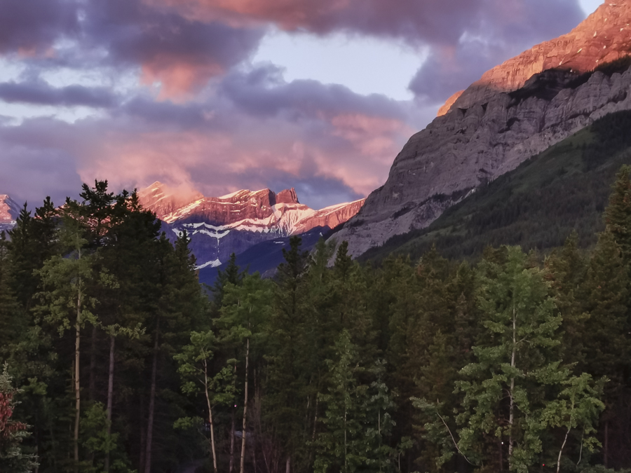 Sunrise Kananaskis Mountain Lodge