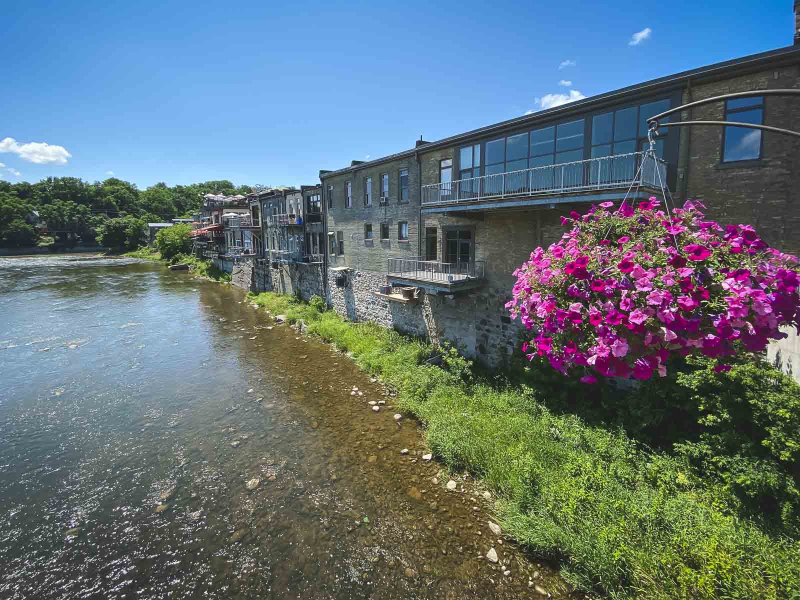 walking tour paris ontario