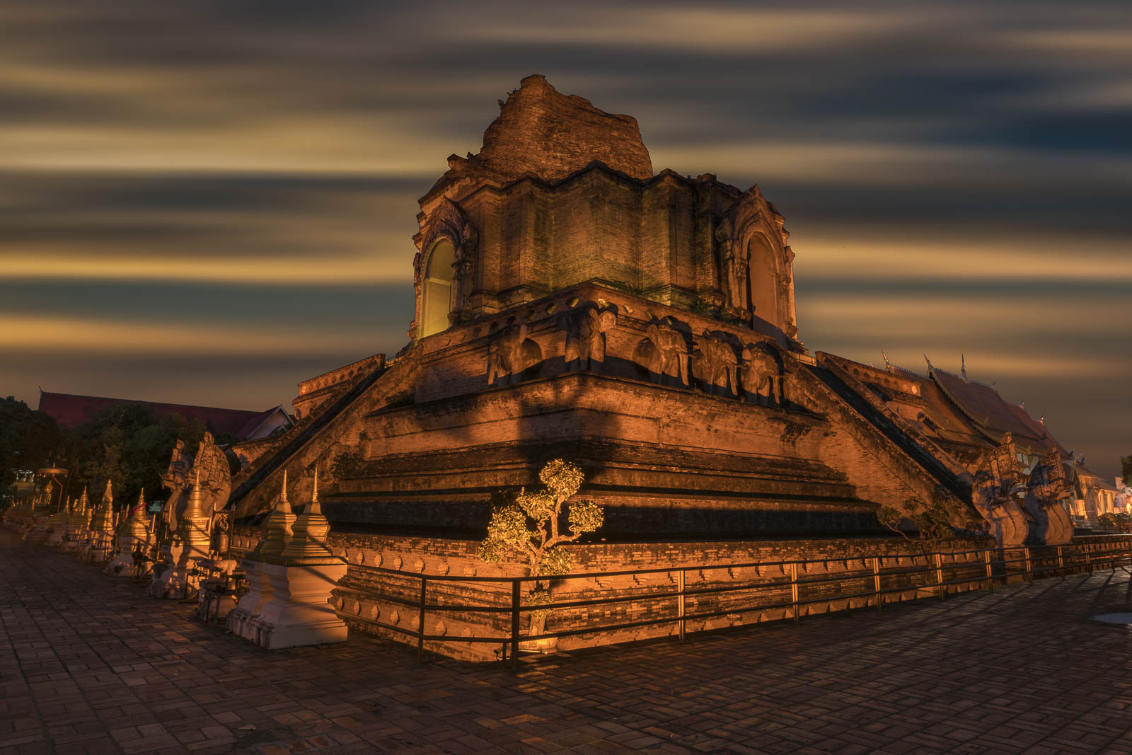 Visit Wat Chedi Luang in Chiang Mai