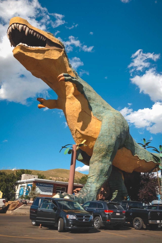 world's largest dinosaur alberta things to do in drumheller