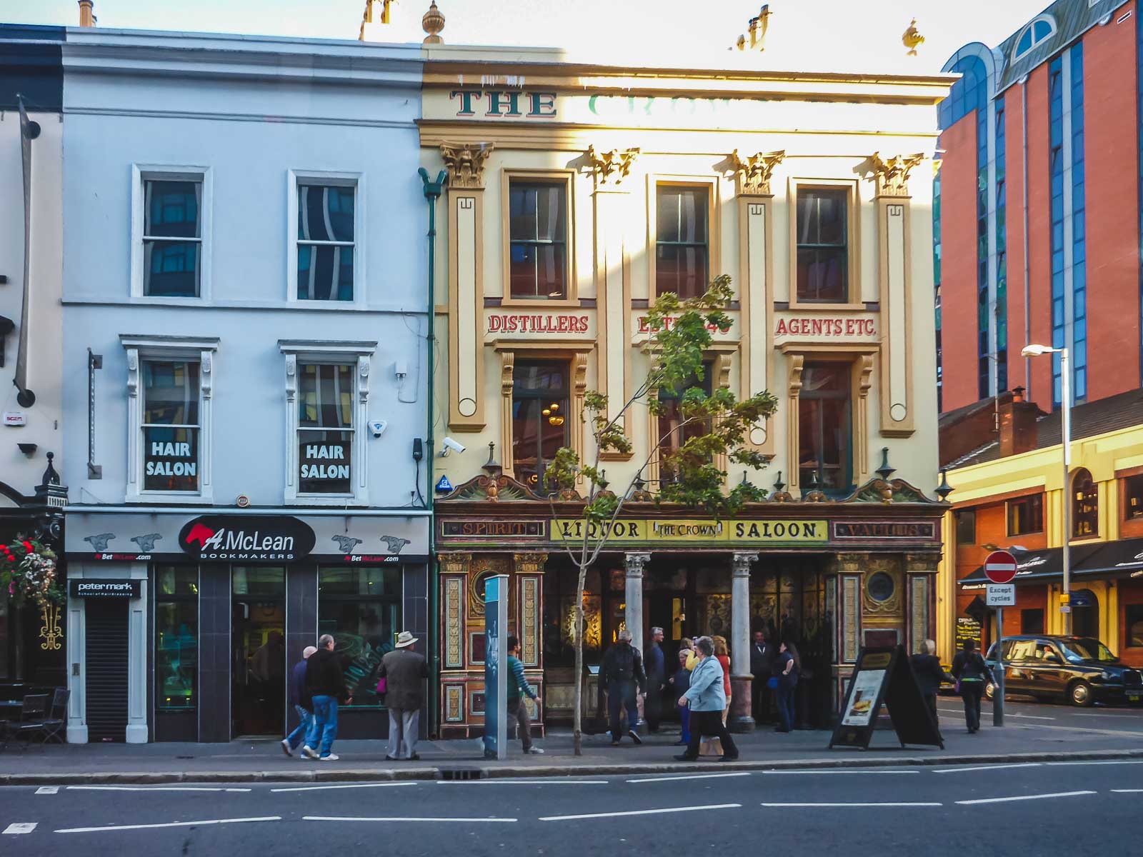 things to do in belfast crown liquor saloon
