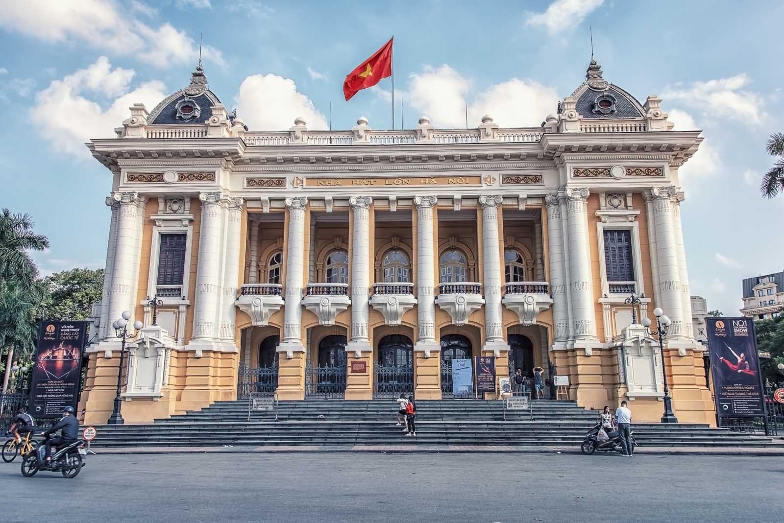 Best Things to do in Hanoi visiting the Hanoi Opera House