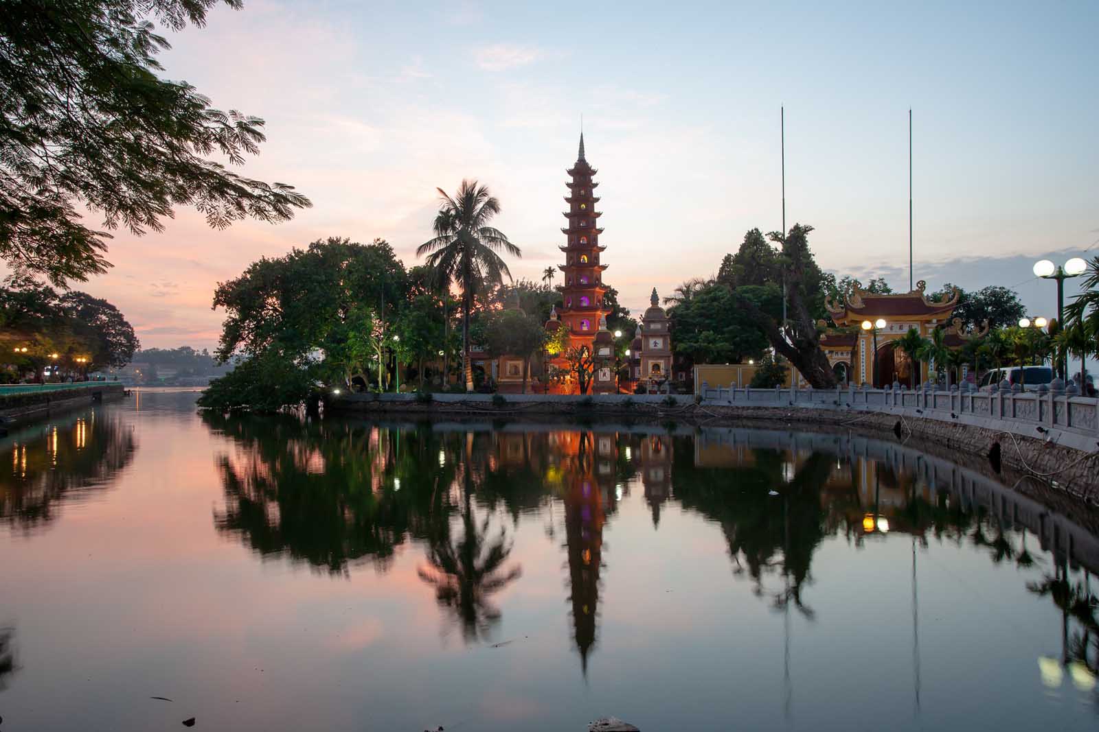 Things to do in Hanoi Lake Tay Ho
