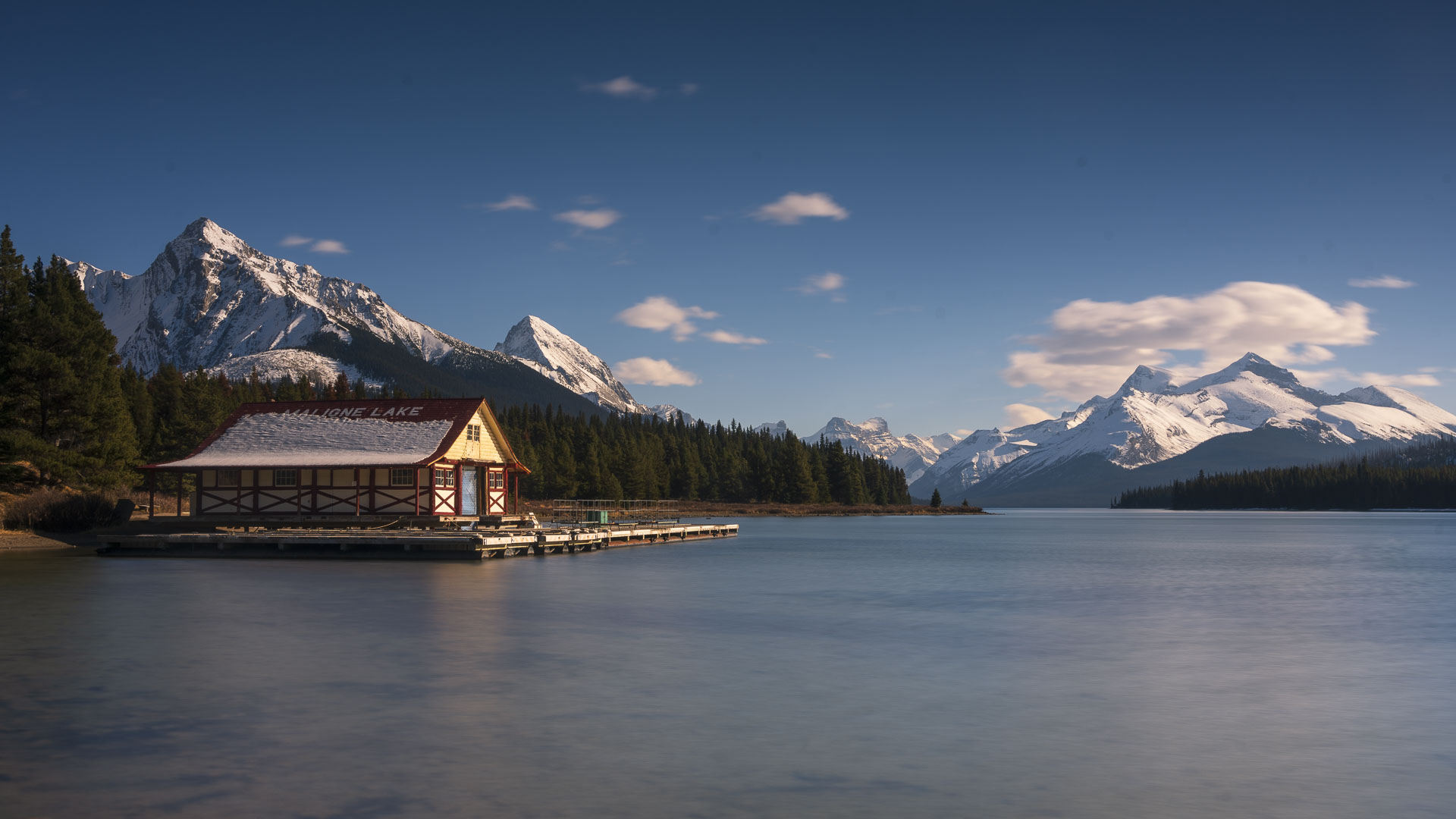 maligne lake jasper alberta canada