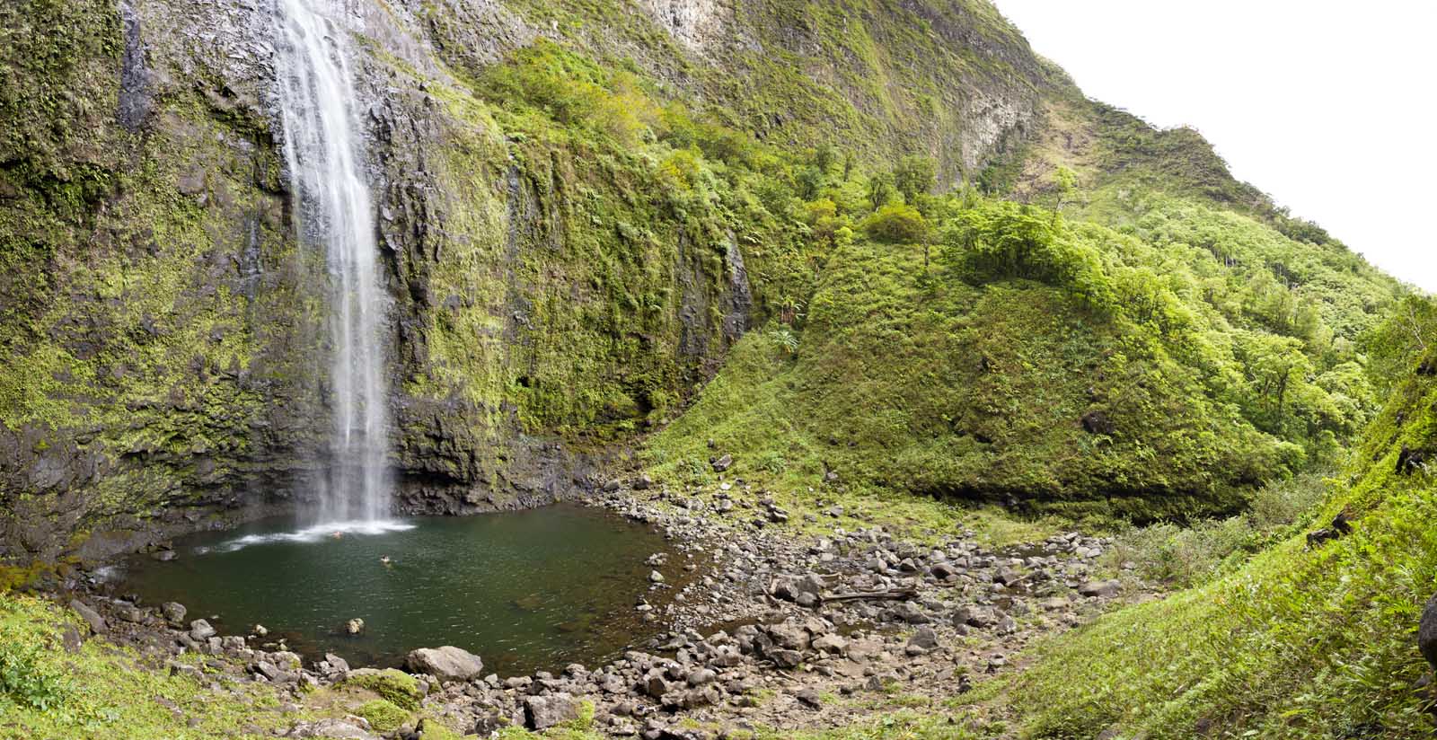 Hiking the Hanakapiai Falls Trail in Kauai Hawaii