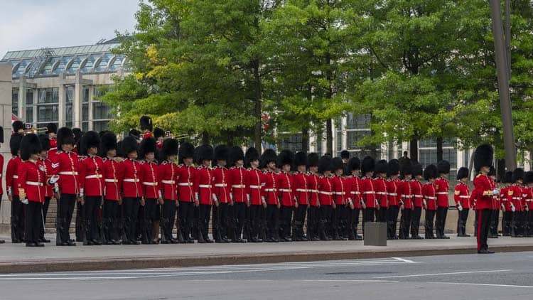 changing of the guard things to do in ottawa
