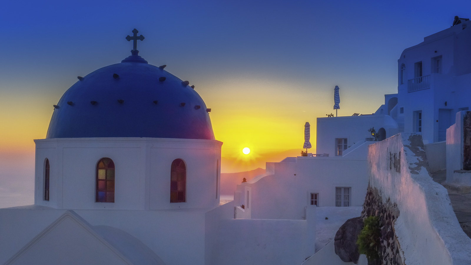 Top Things to in Santorini Blue domes