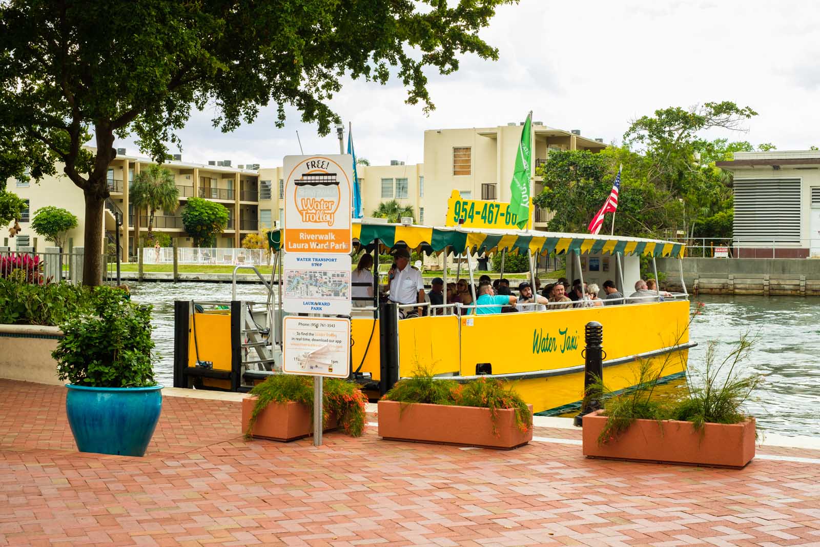 Water Taxi and boat tours in Fort Lauderdale Florida