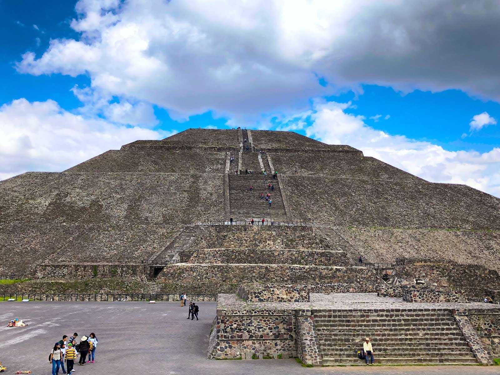 things to do in mexico city Teotihuacan Ruins