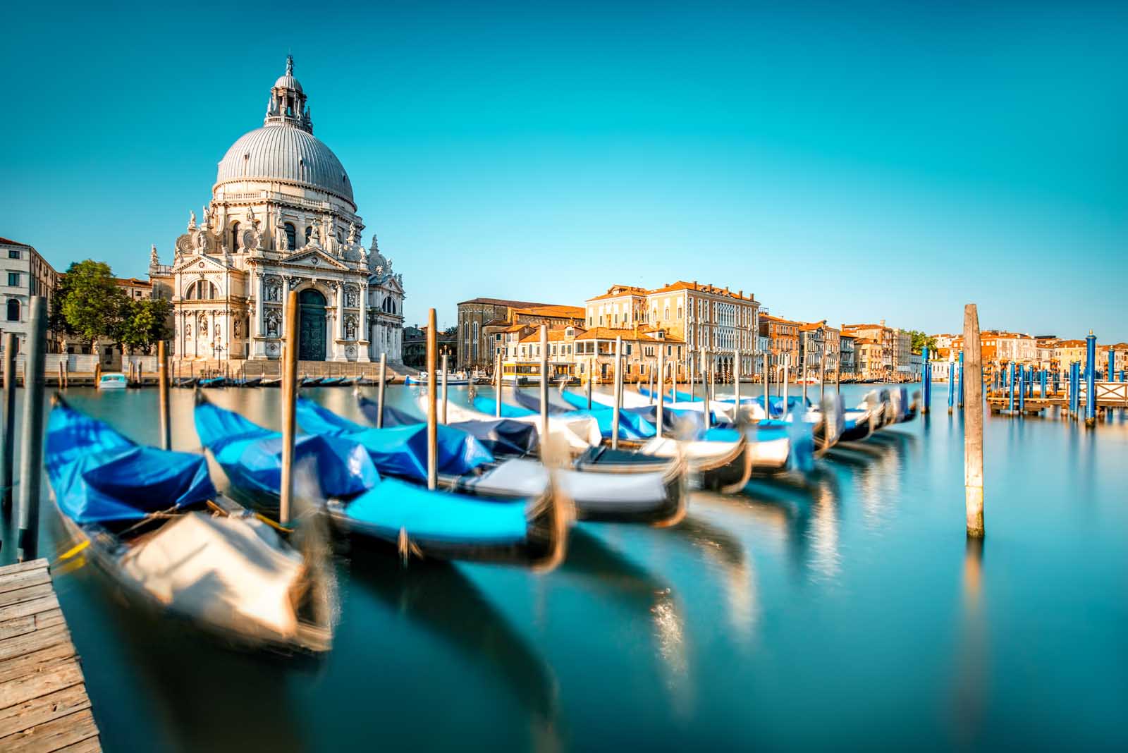 places to visit in italy venice gondolas