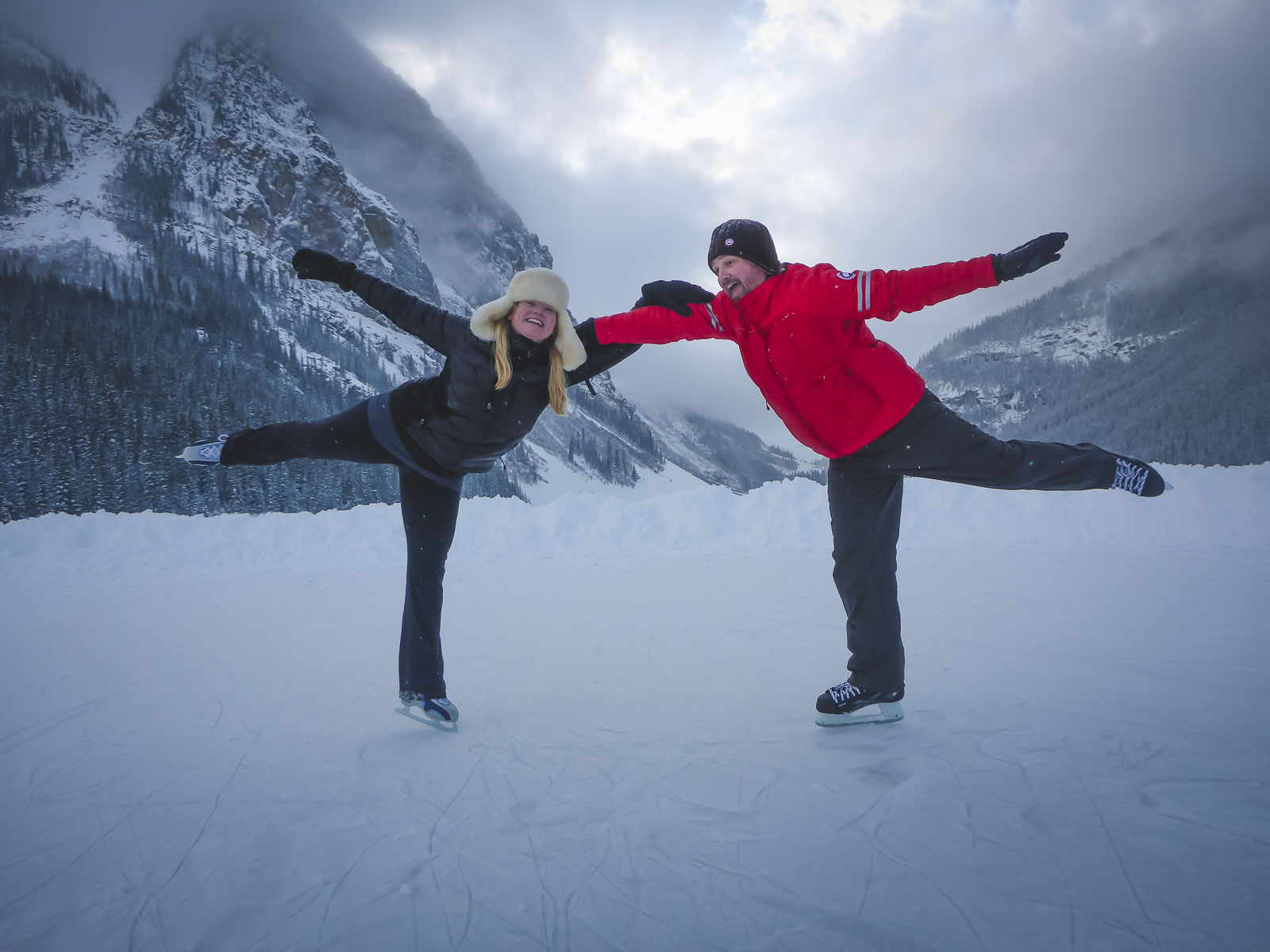 Active winter. Winter activities Skating. Couple Skating Lake. Couples in Winter Skating. David Knopfler - Skating on the Lake.