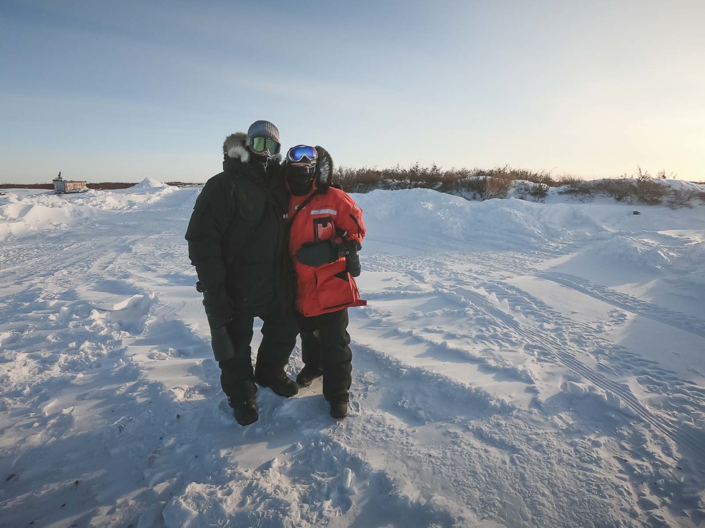 travelling couples in the arctic