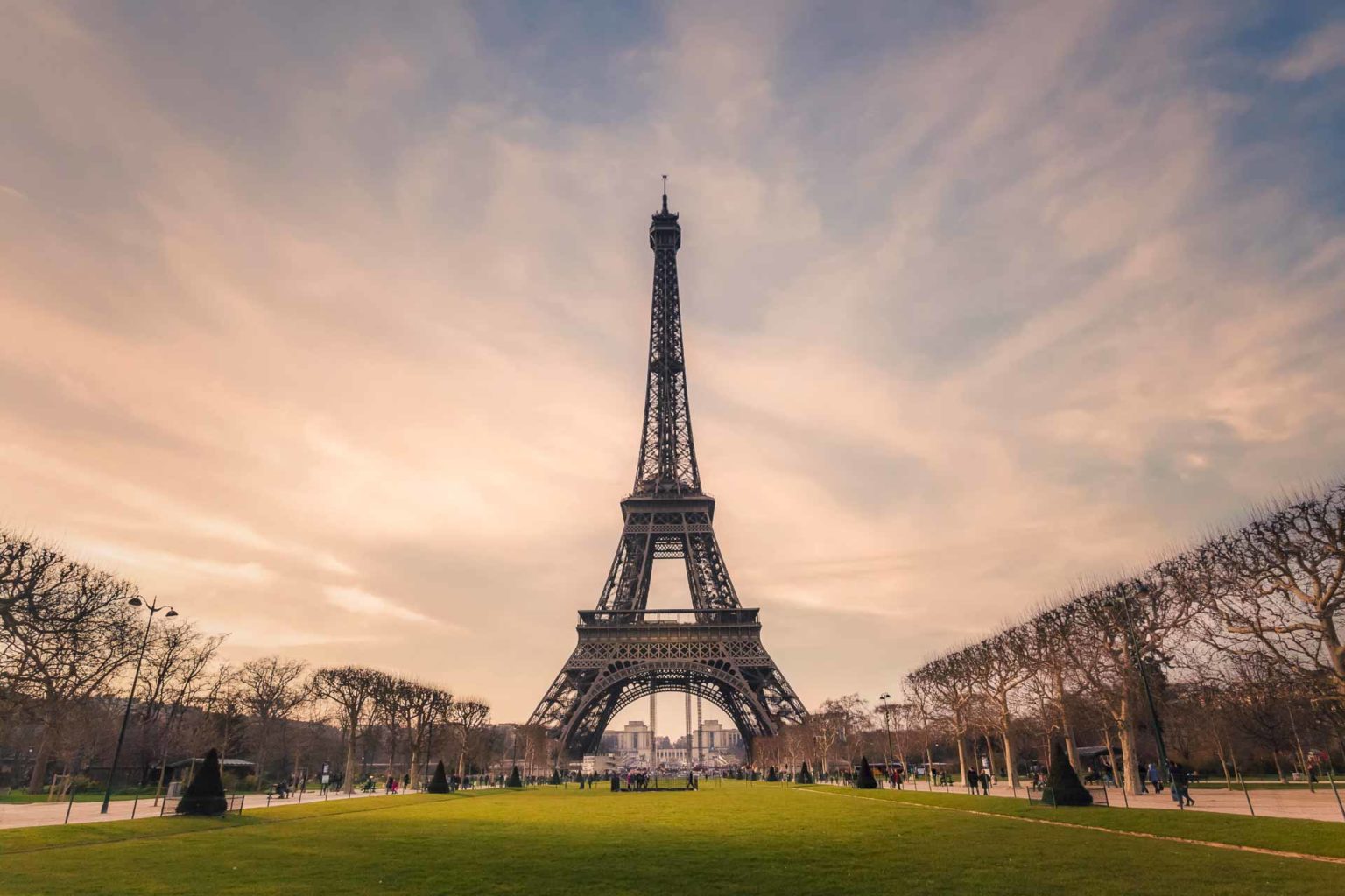 where to stay in Paris - 9 Best Neighbourhoods in Paris.