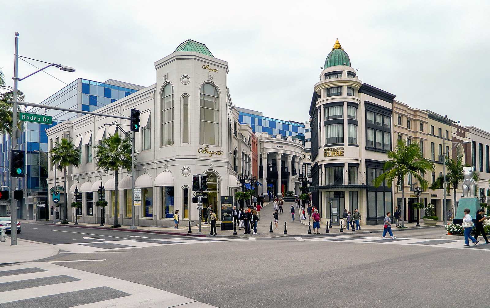 Shopping in Los Angeles on Rodeo Drive