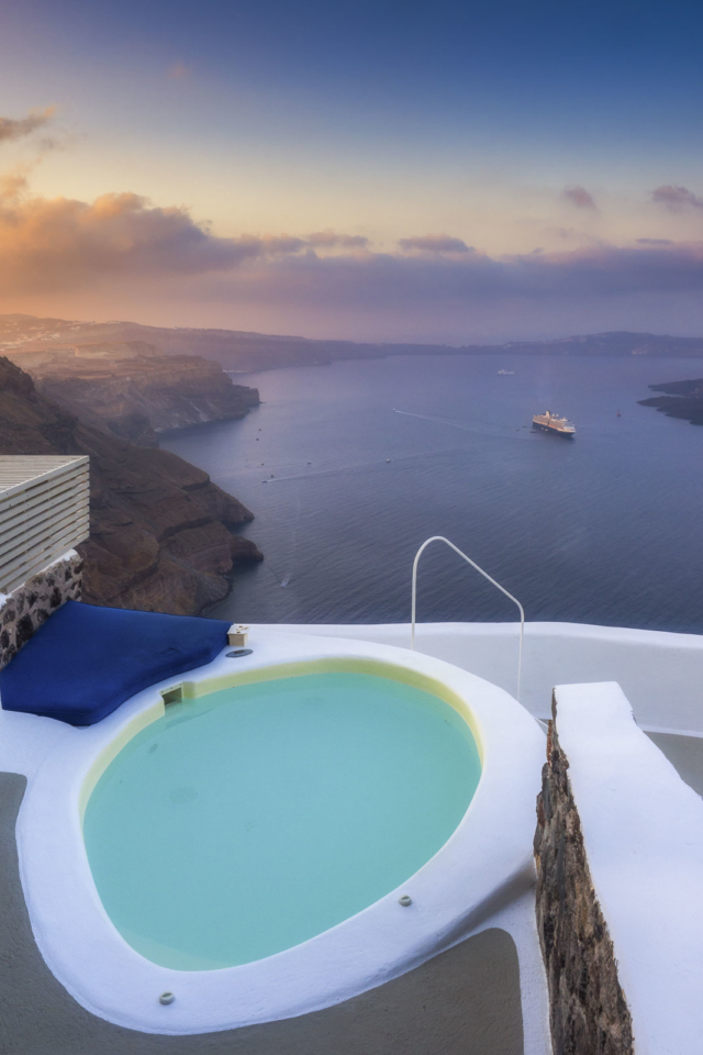 Where to stay in Santorini for the first time Firostefani
