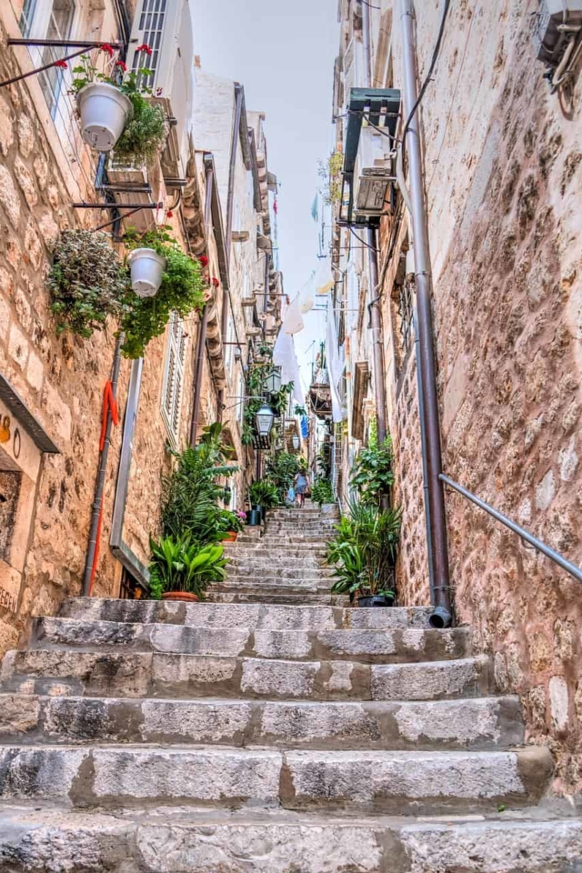 Where to stay  in dubrovnik streets