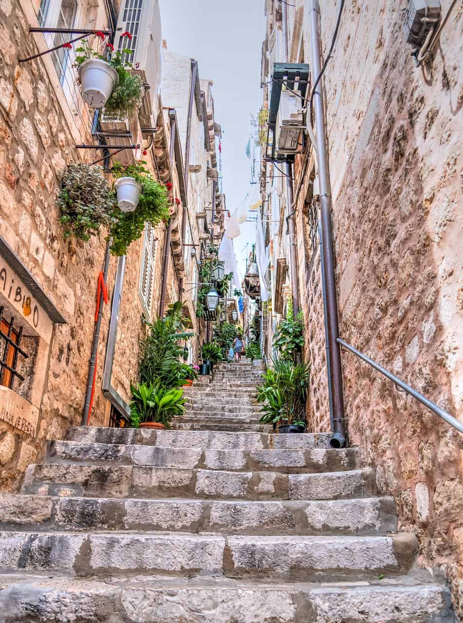 Where-to-stay-in-dubrovnik-streets
