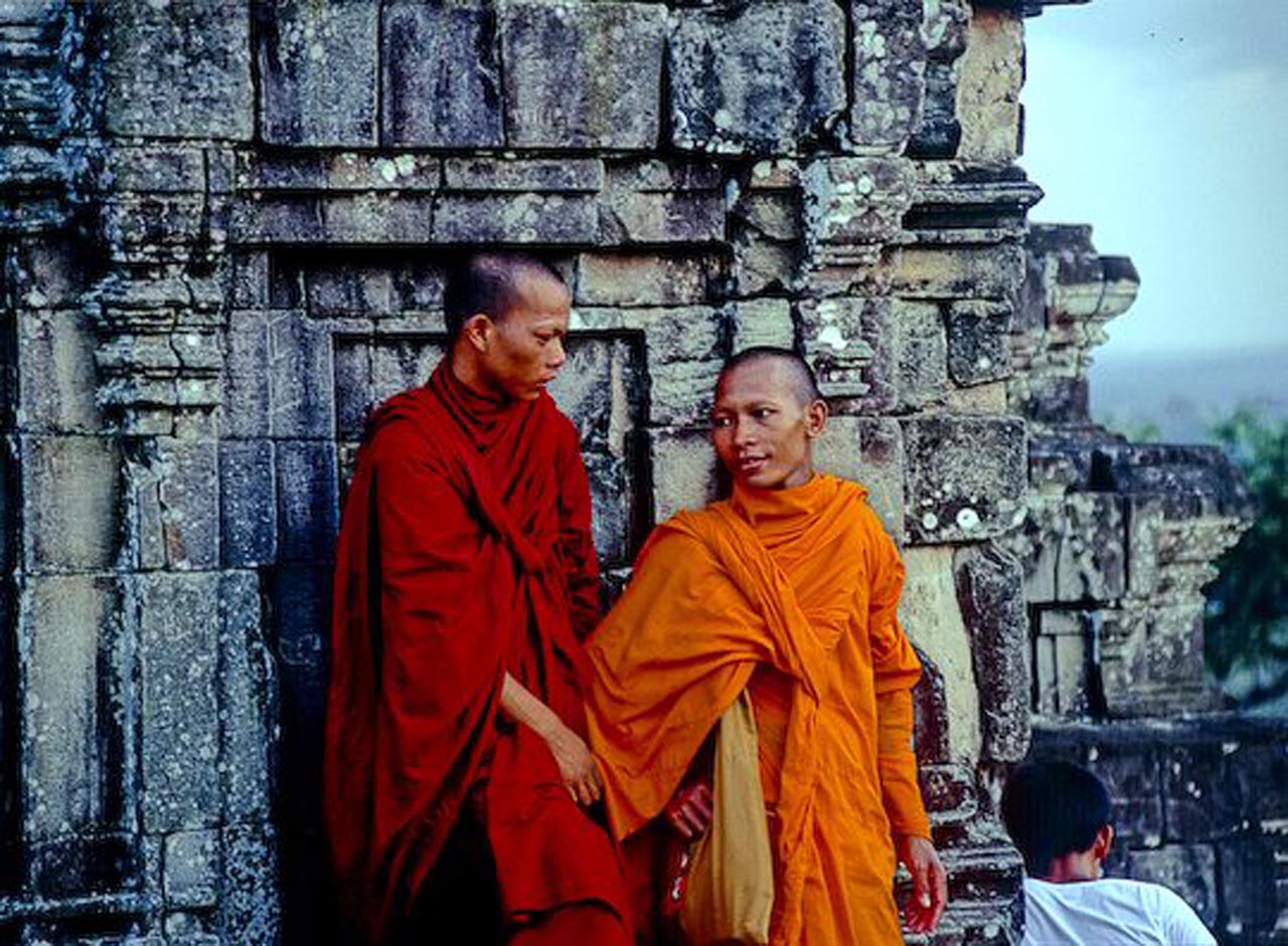 monks at angkor wat