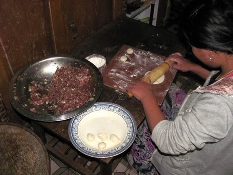 arunachal pradesh making momos