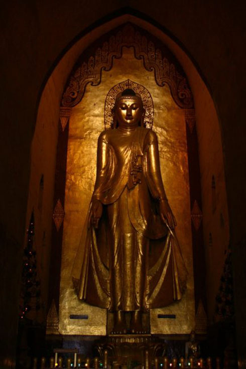 bagan temples statue