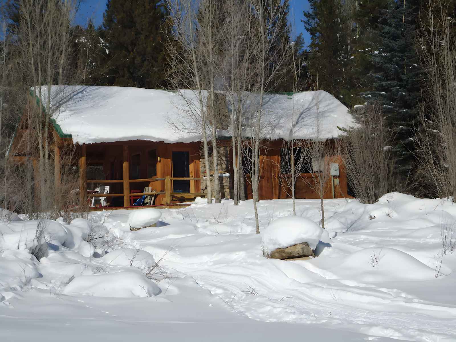 best cabin rentals near Yellowstone Lakeside Cabin