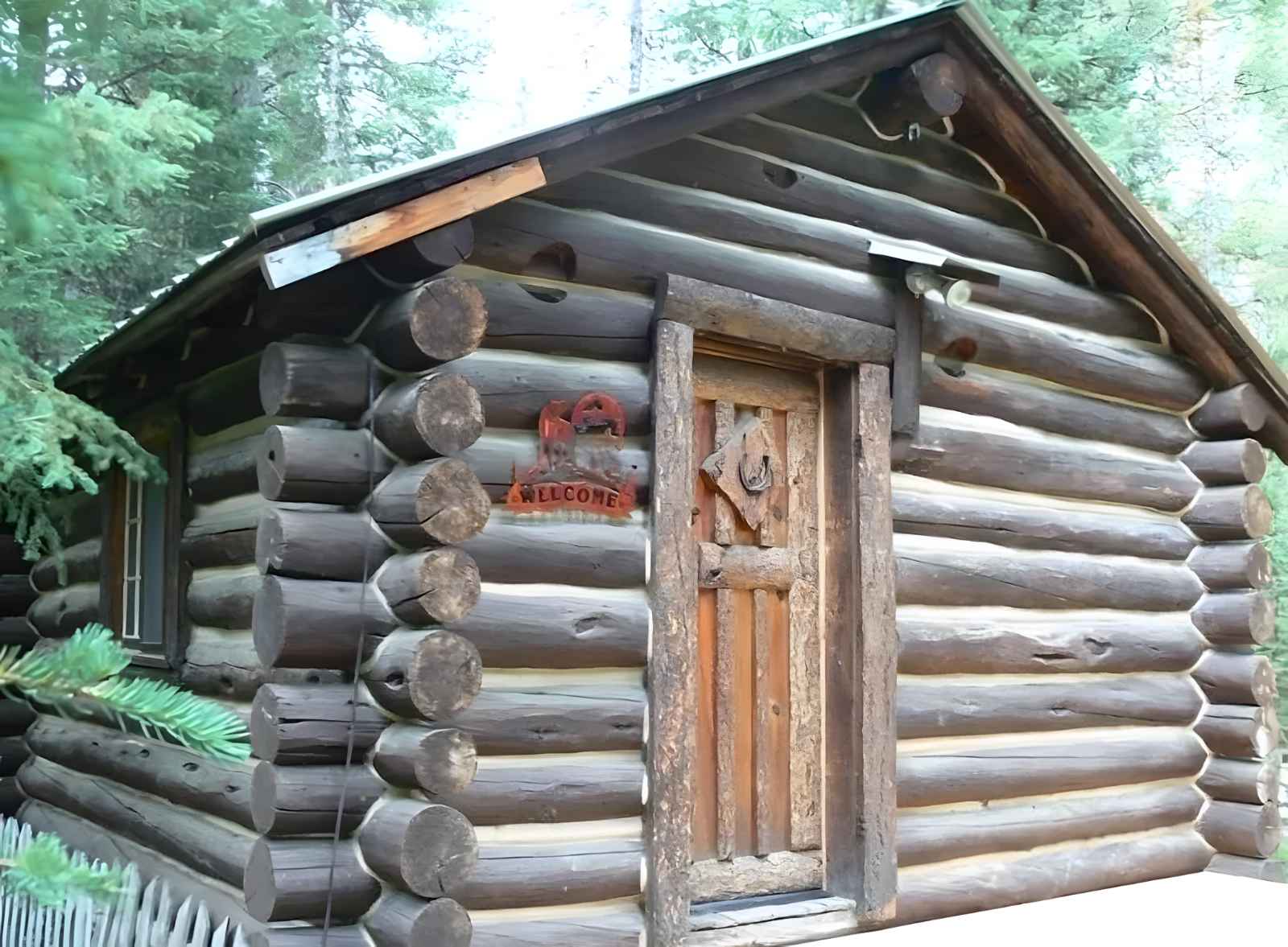 best cabin rentals near Yellowstone Rustic Silver Gate