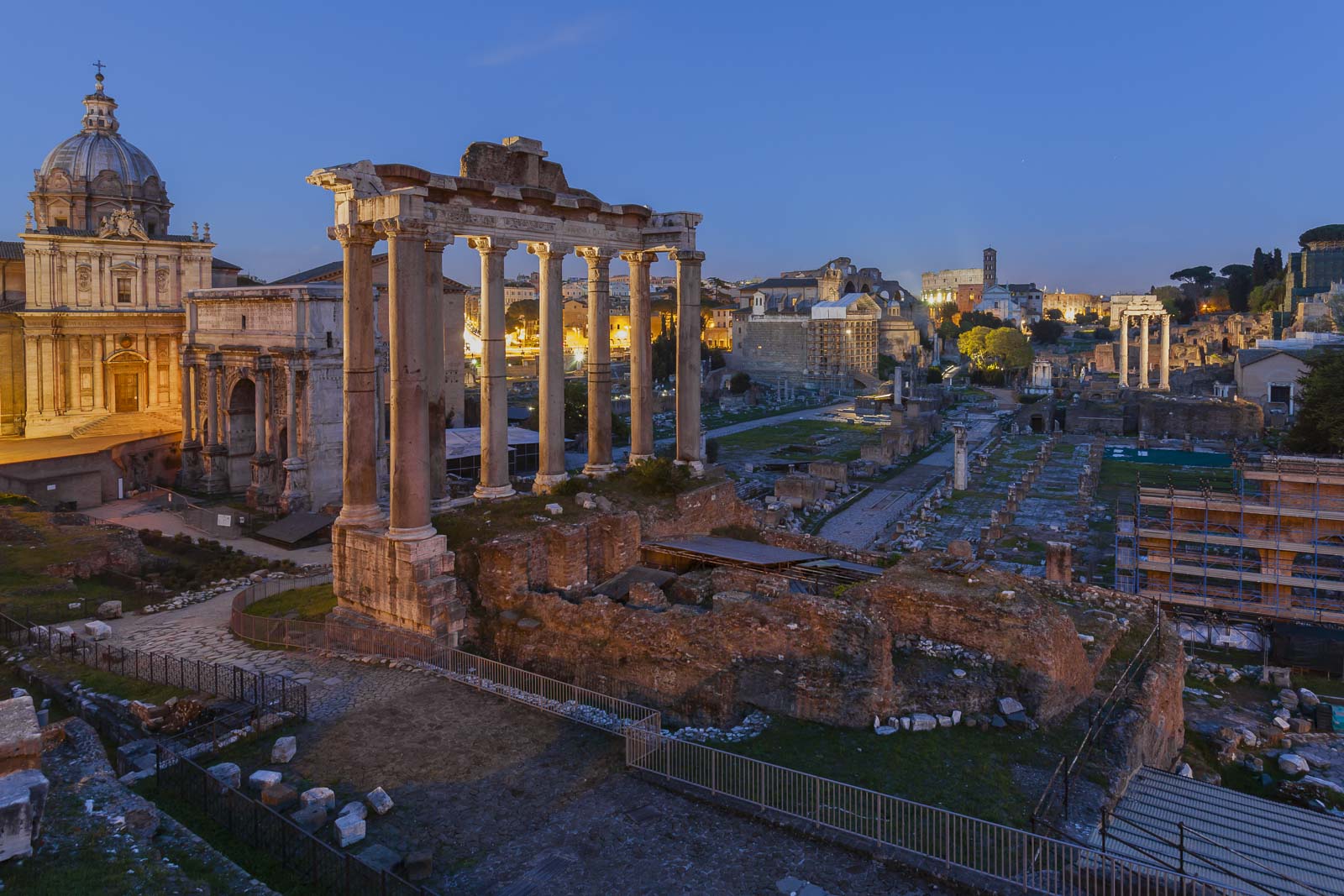 Best Things to do in Rome the roman Forum