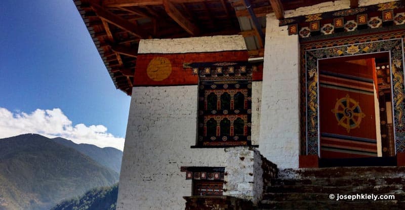 bhutanese culture Lhuentsi Dzongs