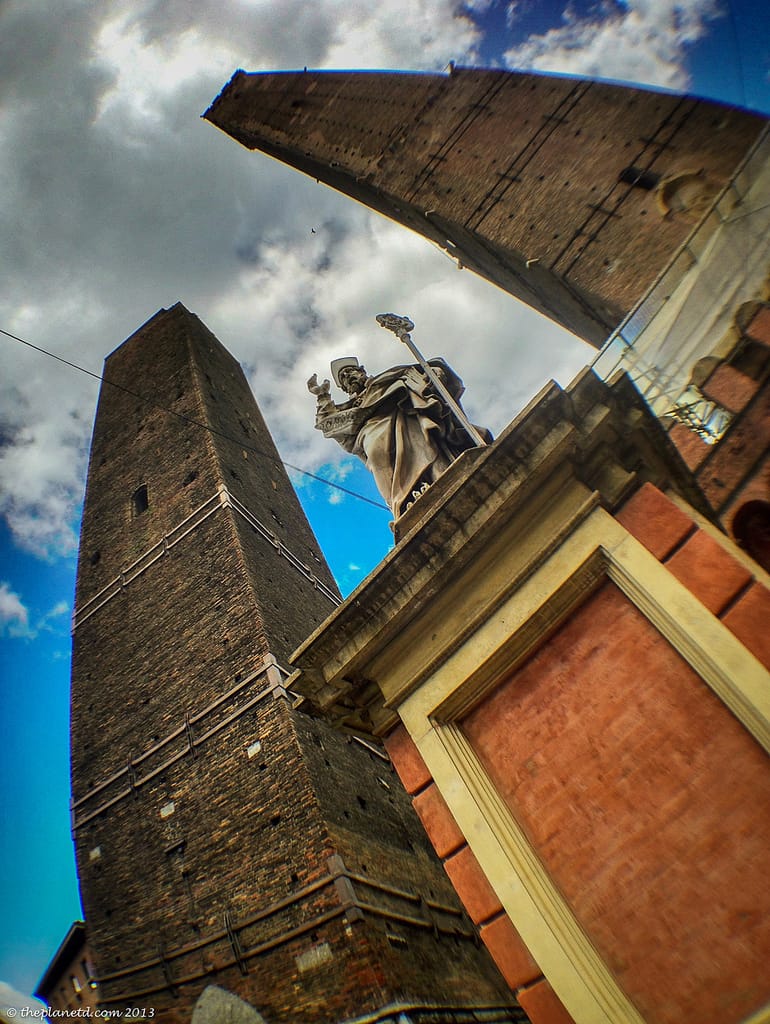 tower of pisa vs bologna tower