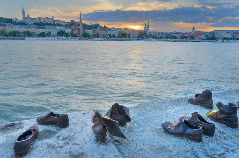 photos of budapest |shoes memorial