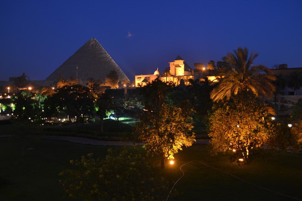 cairo travel guide egypt pyramids at night