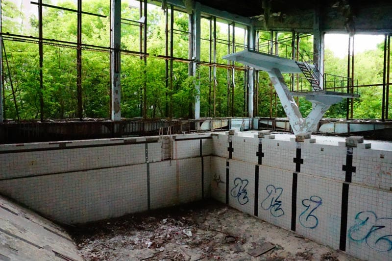 Chernobyl Pictures | empty swimming pool