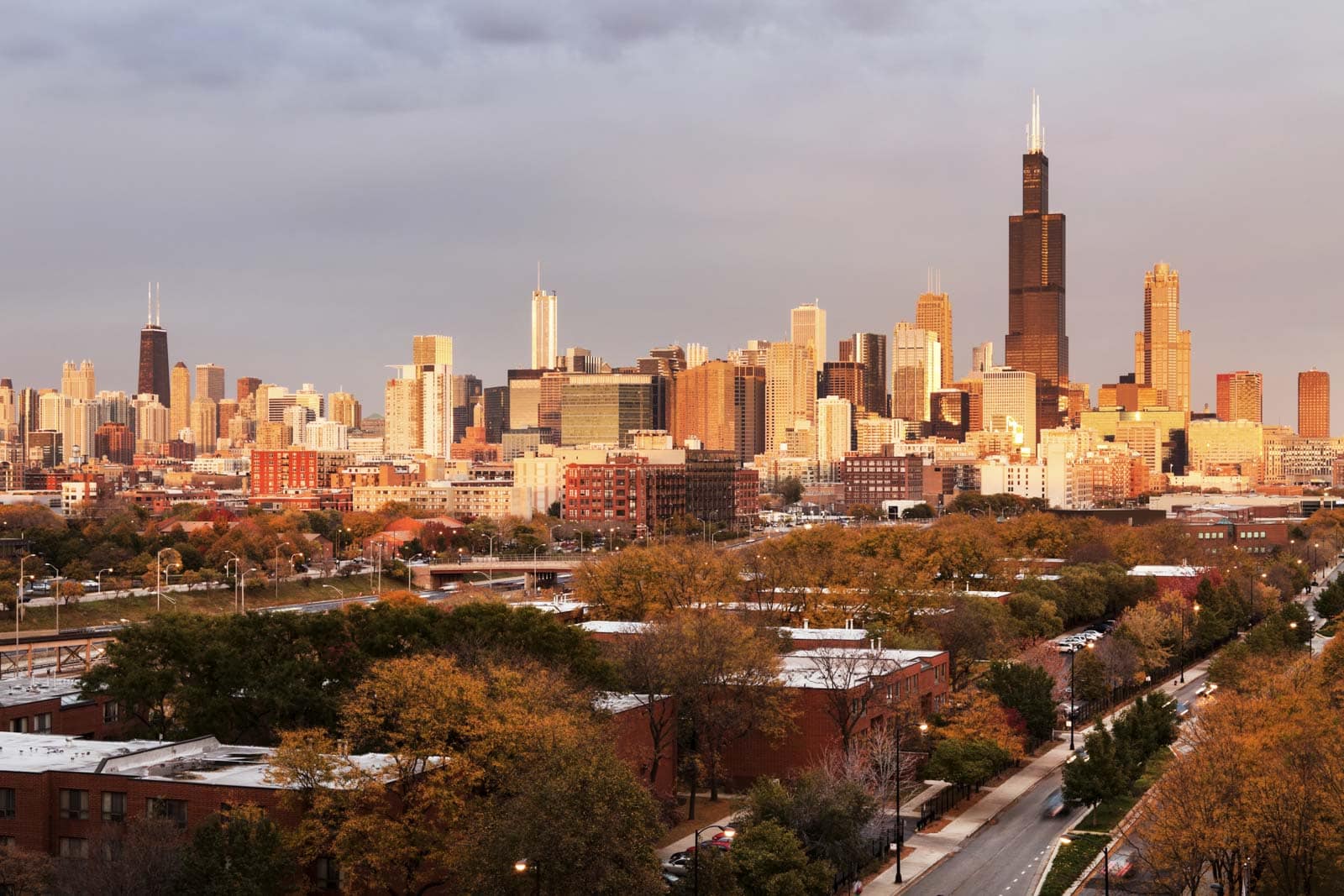 Drone shot over the city of Chicago in October with the leaves changing colour