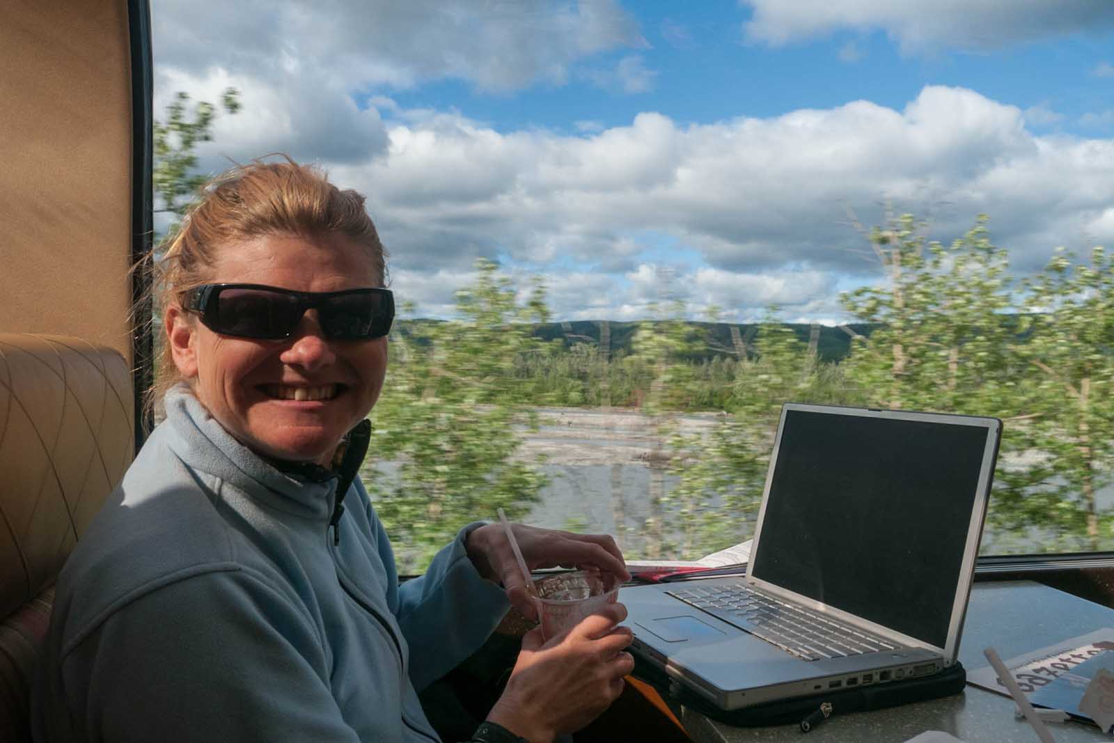 how to become a digital nomad being a remote worker opens up travel around the world