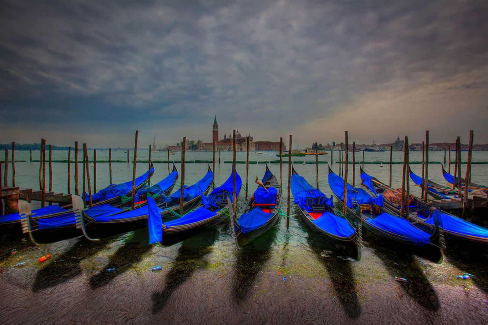facts about italy venice gondolas