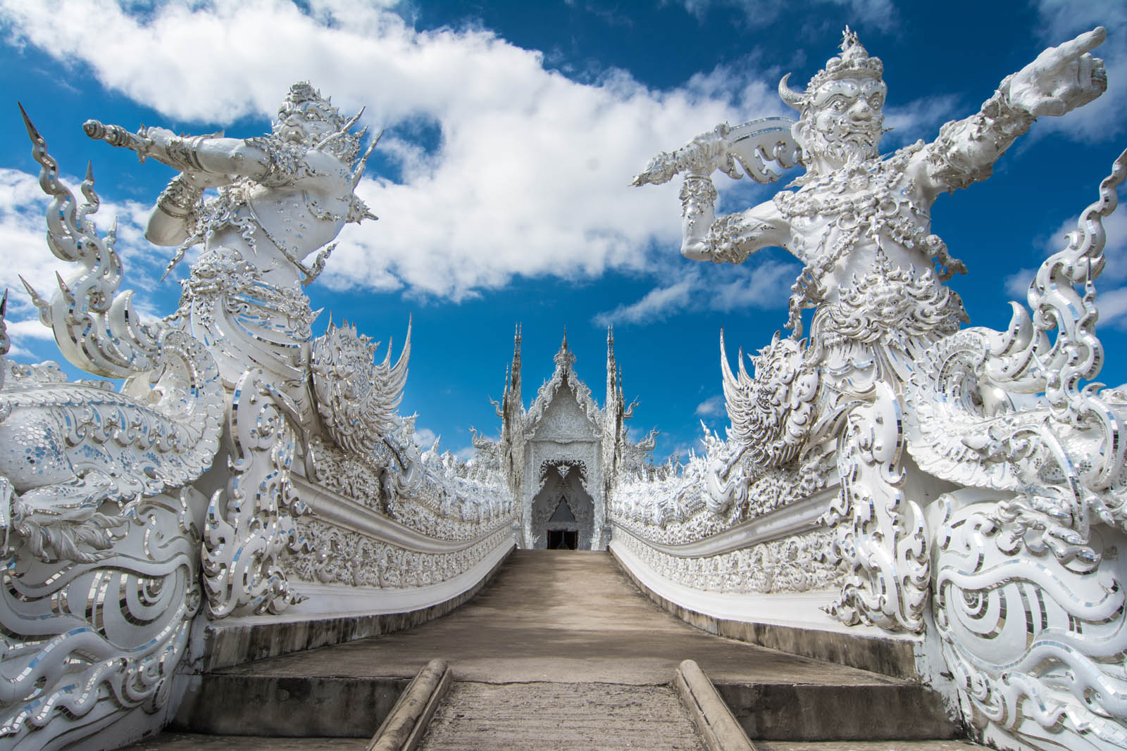 fun and interesting facts about thailand - white temple 
