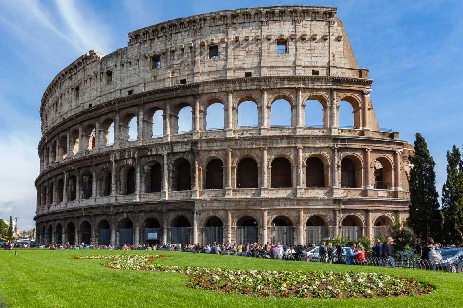 famous monuments in rome colosseum