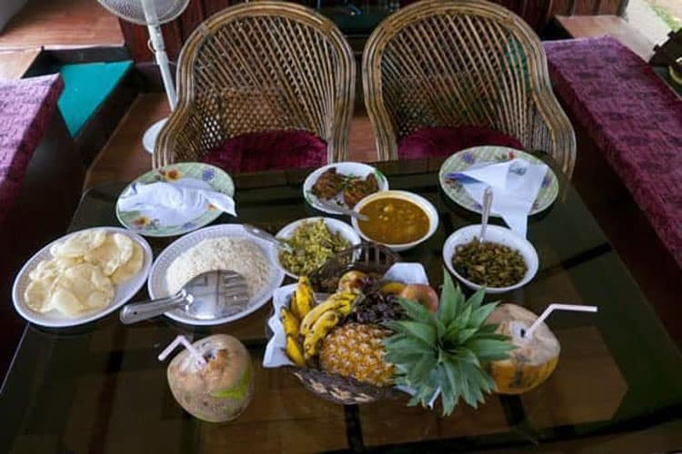 food on kerala houseboat tour from alleppey