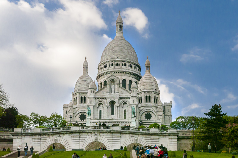 Sacre Coeur offers free views and picnics