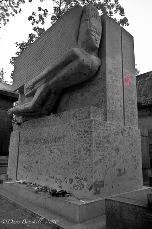 oscar wildes tomb cemetery pere la chaise