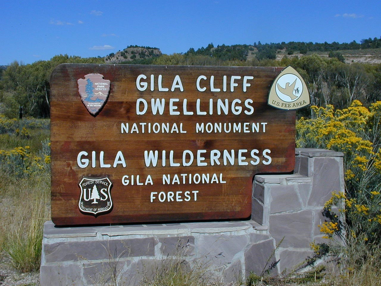 gila cliff dwellings sign