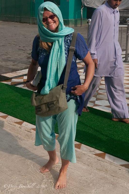 bathing feet at golden temple India